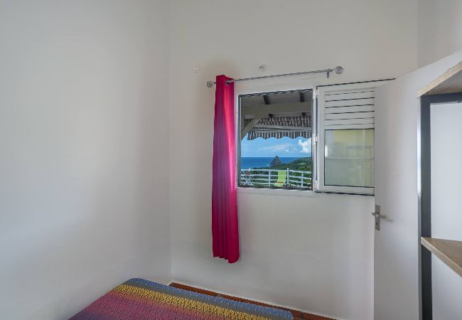 Bungalow in Sainte-Marie - Bungalow avec piscine au cœur de la campagne Vert Bungalow in Sainte-Marie - Bungalow avec piscine au cœur de la campagne Vert