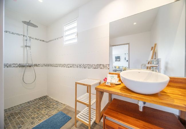 Villa en Sainte-Luce - Villa Serenity: Piscine, Confort et Plage à 5 min Villa en Sainte-Luce - Villa Serenity: Piscine, Confort et Plage à 5 min