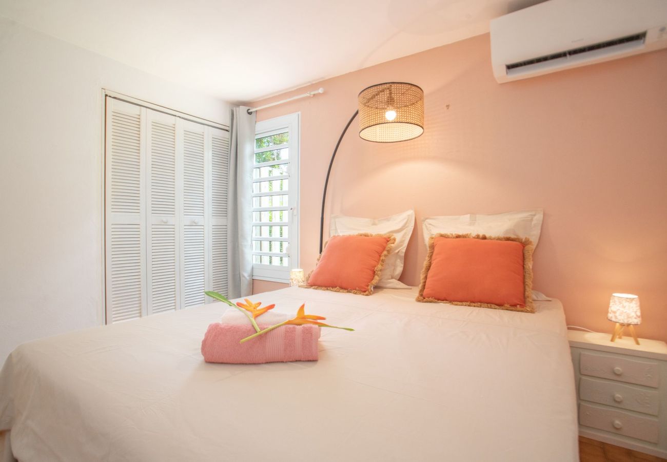 Villa en Le Robert - Coconut Bay House avec Piscine et Jacuzzi