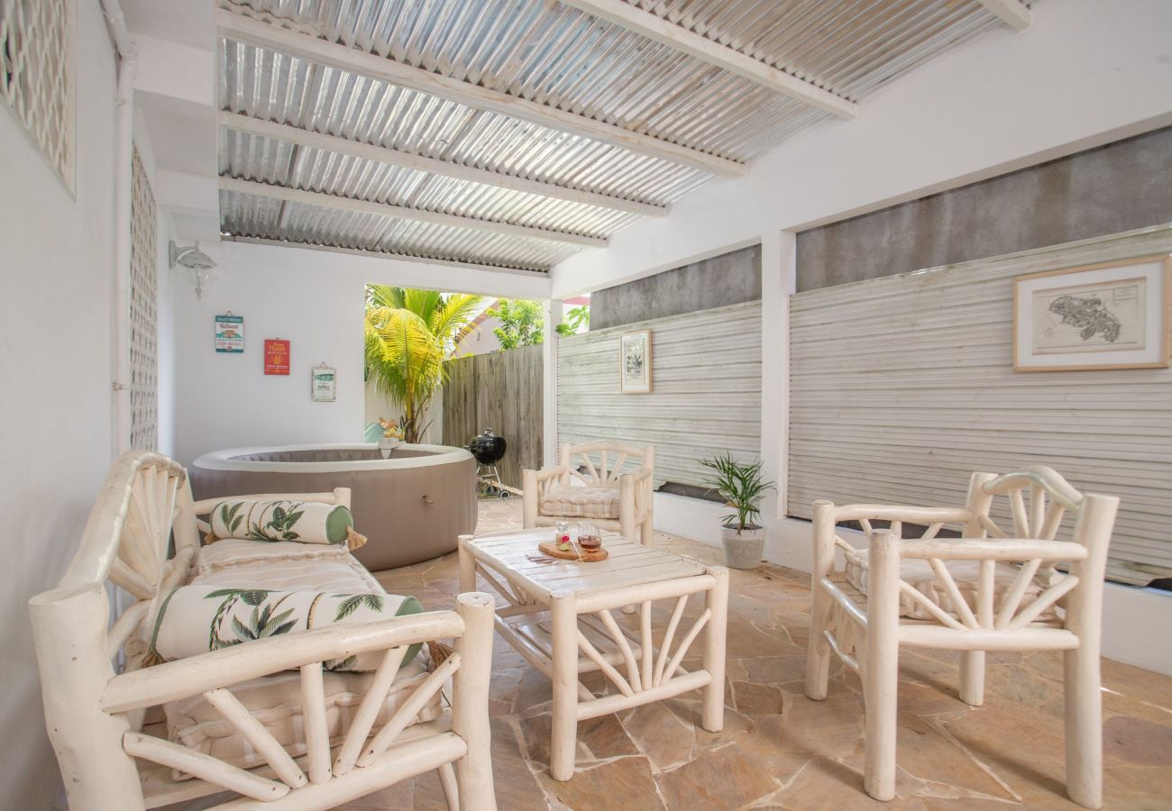 Villa en Le Robert - Coconut Bay House avec Piscine et Jacuzzi