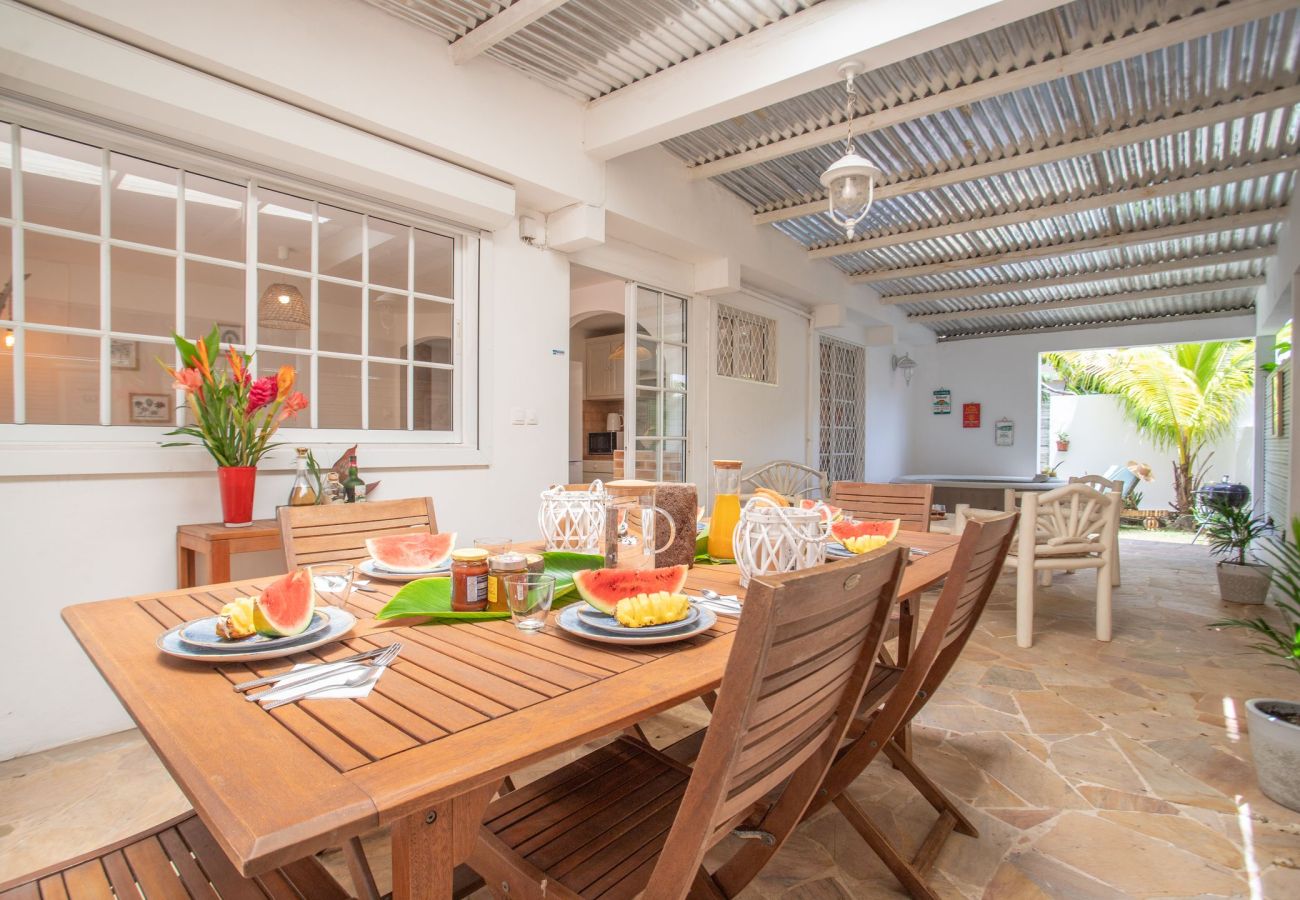 Villa en Le Robert - Coconut Bay House avec Piscine et Jacuzzi