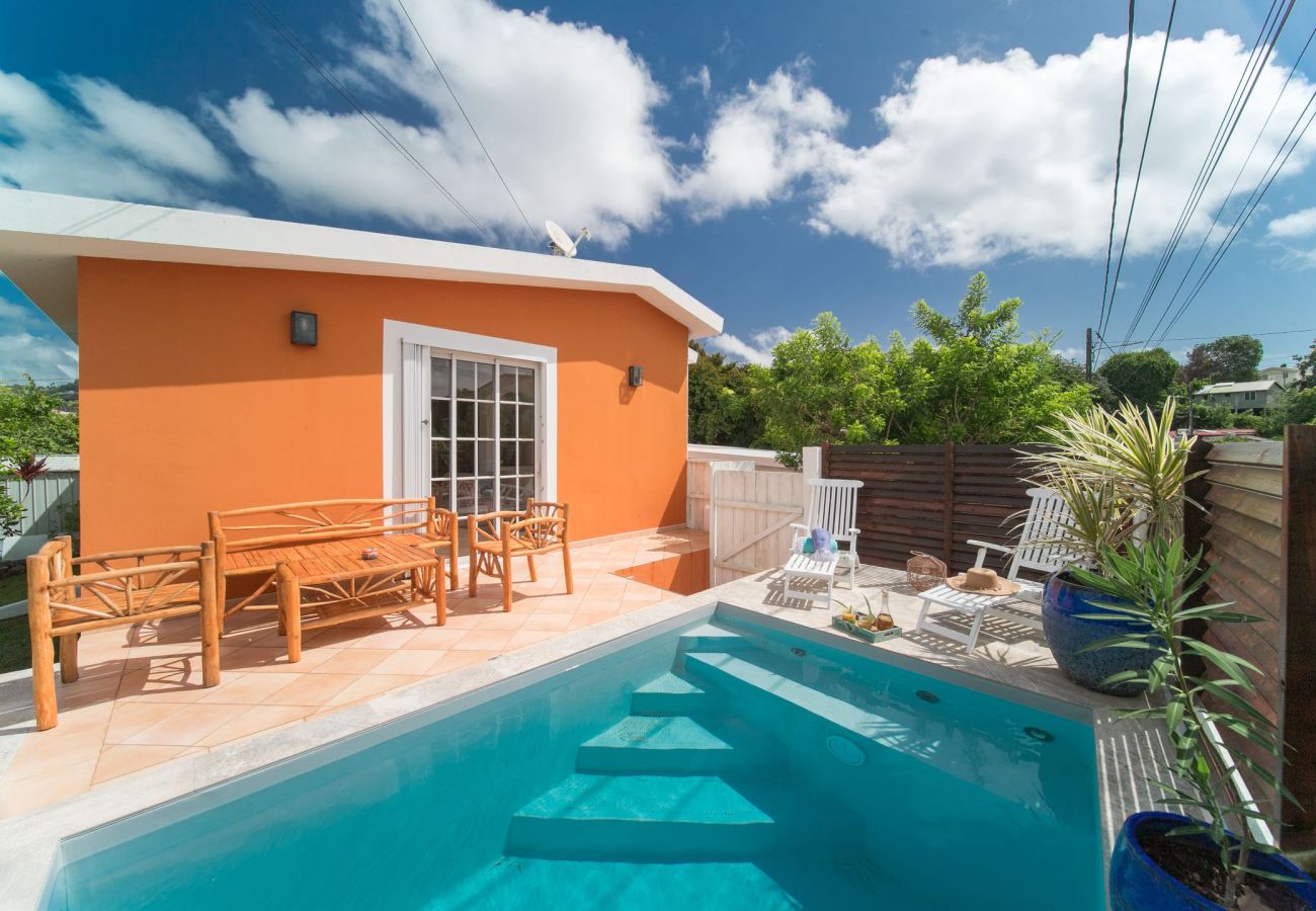 Villa en Le Robert - Coconut Bay House avec Piscine et Jacuzzi
