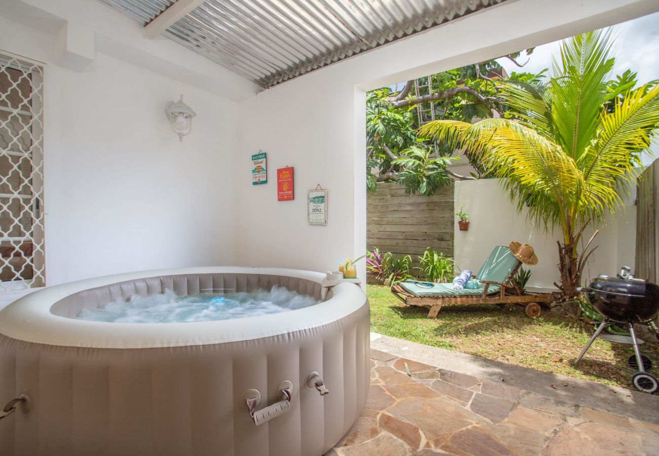 Villa en Le Robert - Coconut Bay House avec Piscine et Jacuzzi
