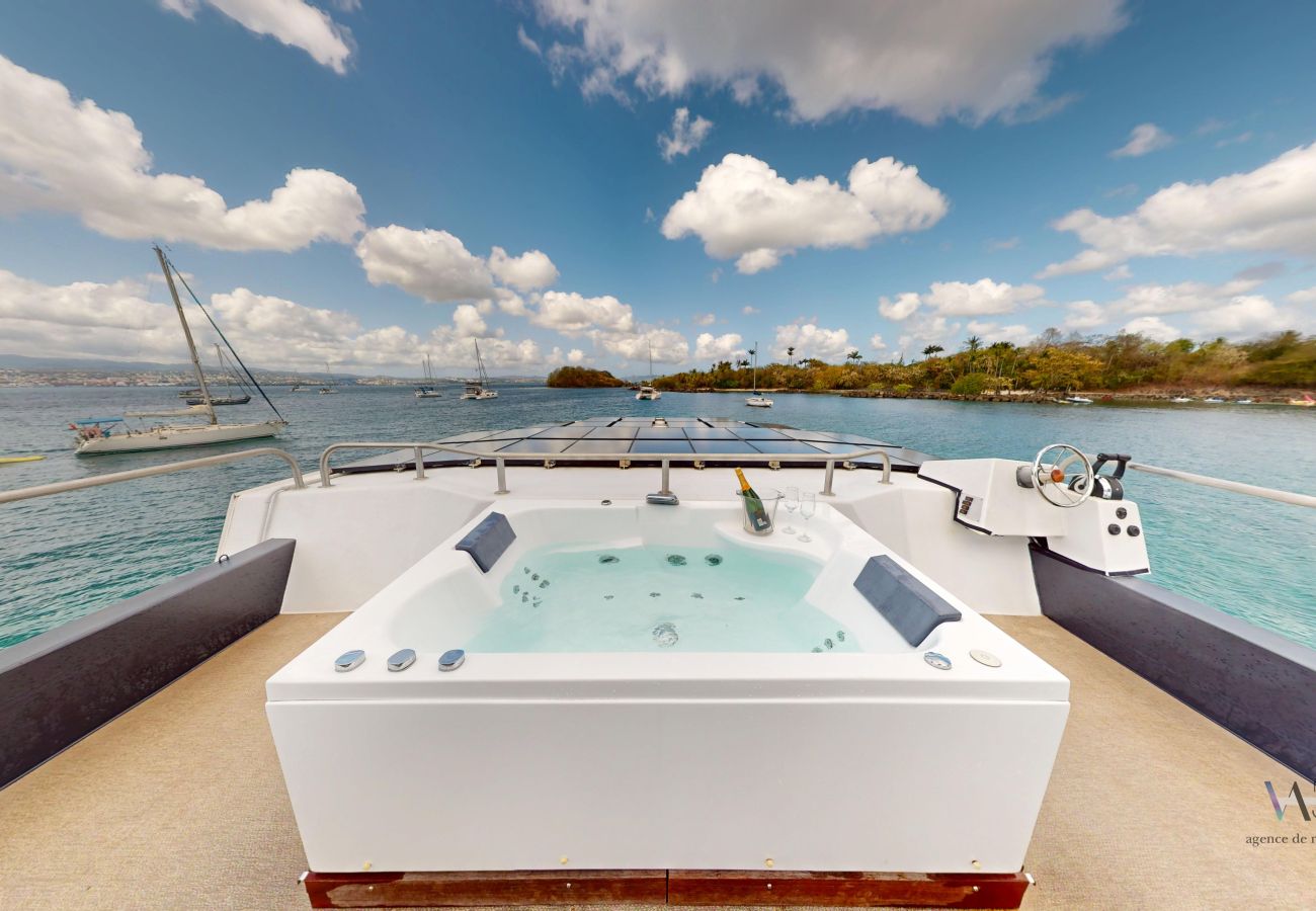 Casa en Les Trois-Ilets - STAY-Ô Lodge flottant avec spa et vue 360