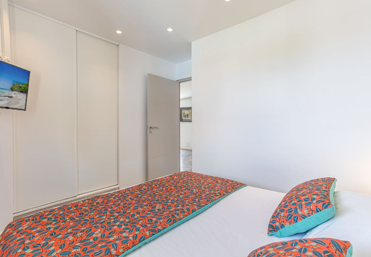 Villa a Sainte-Luce - Villa Serenity: Piscine, Confort et Plage à 5 min