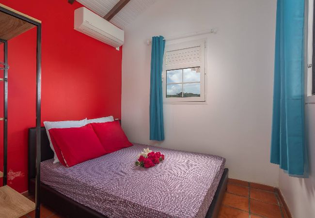 Bungalow a Sainte-Marie - Bungalow avec piscine au cœur de la Campagne Oge Bungalow a Sainte-Marie - Bungalow avec piscine au cœur de la Campagne Oge