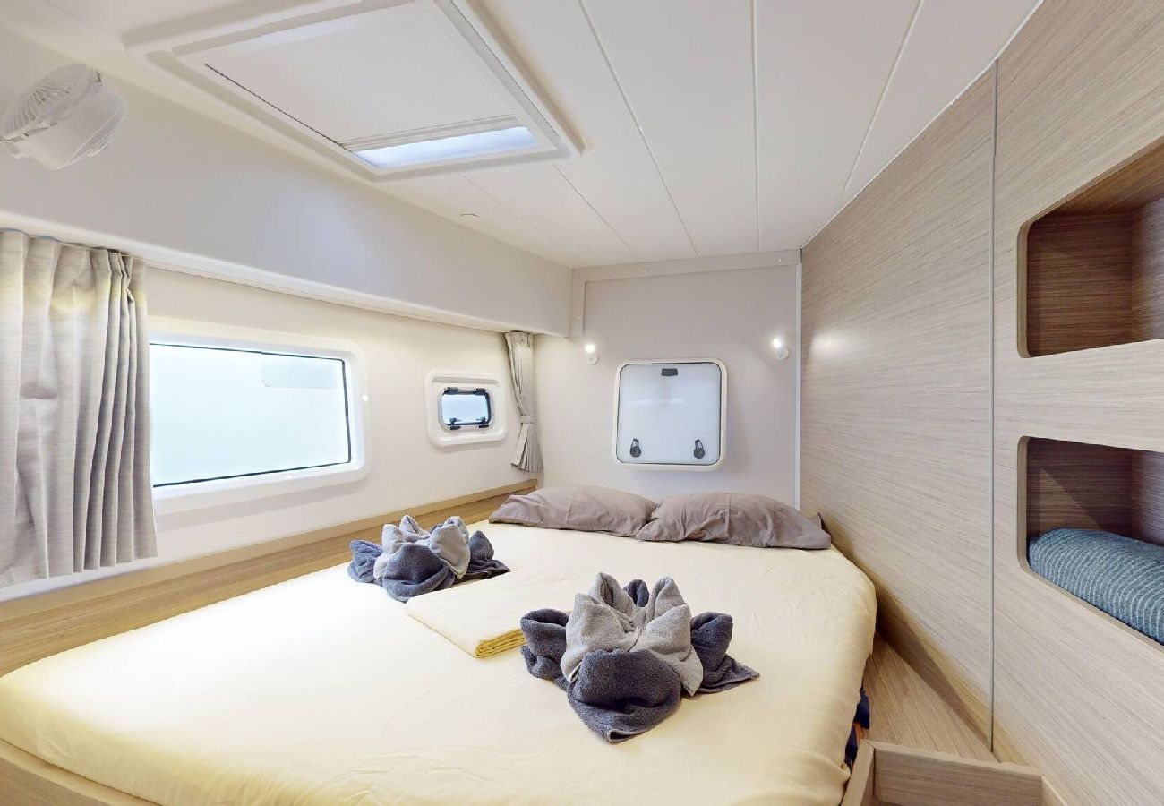 Bateau à Saint Barthélemy - Catamaran Lagoon 42 Croisière avec Skipper SB