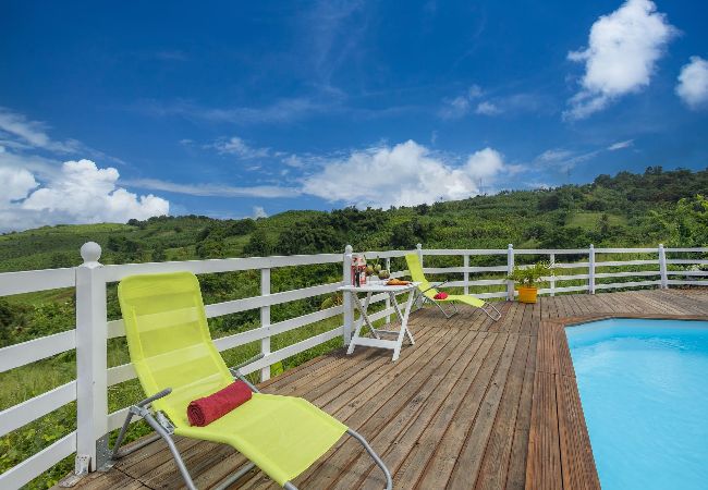 Bungalow em Sainte-Marie - Bungalow avec piscine au cœur de la campagne Vert Bungalow em Sainte-Marie - Bungalow avec piscine au cœur de la campagne Vert